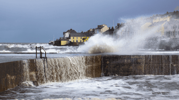 14 counties hit with weather warnings as wind and rain set to batter Ireland on Sunday
