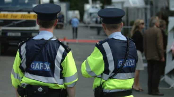 Possible €500 on-the-spot fines for people not wearing masks in shops Possible €500 on-the-spot fines for people not wearing masks in shops