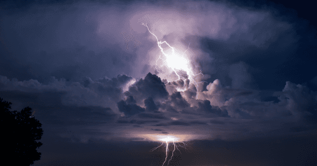 Met Éireann warn of hail and thunderstorms over the weekend Met Éireann warn of hail and thunderstorms over the weekend