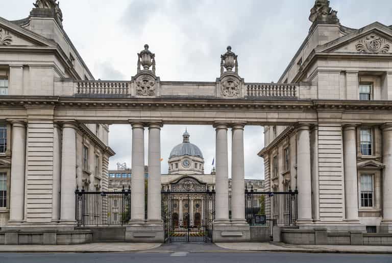 Minister claims ‘no one expects’ widespread reopening later this month
