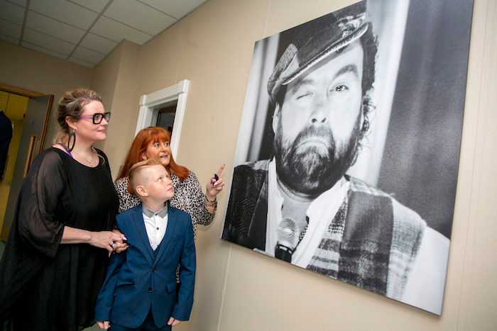 Brendan Grace Has Been Added To Shannon Airport’s Wall Of Fame