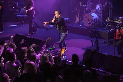 Aslan announces headline gig in Cork this October Bank Holiday