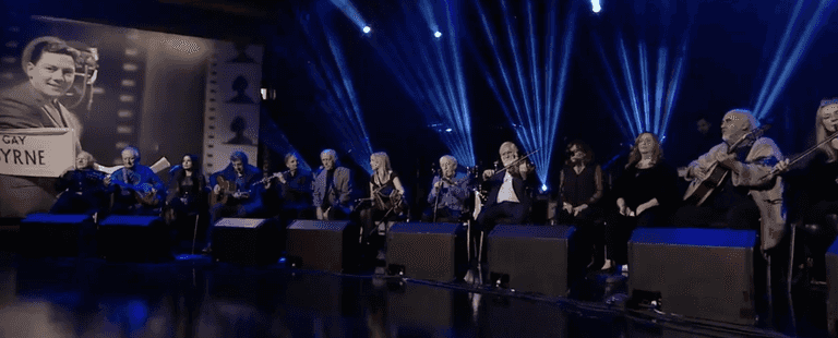 WATCH: Emotional tribute show to Gay Byrne ends with moving rendition of The Parting Glass