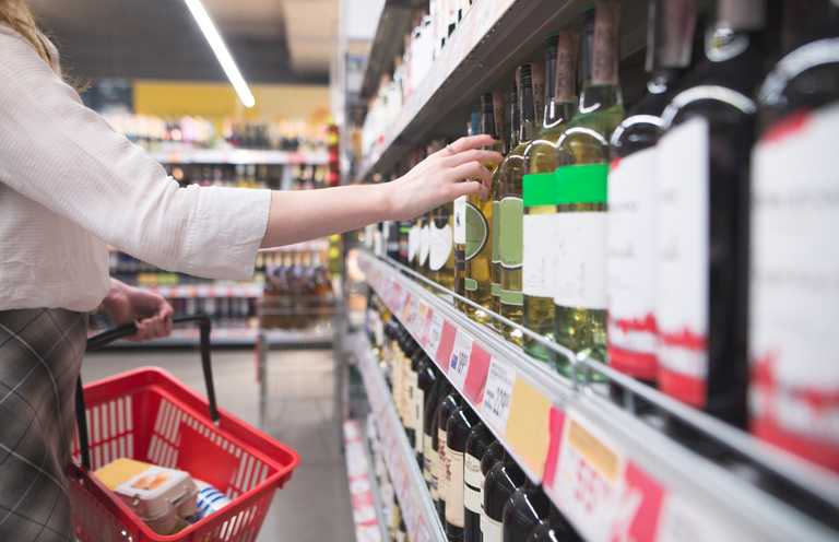 ‘Two for one’ deals on alcohol to be banned in Ireland