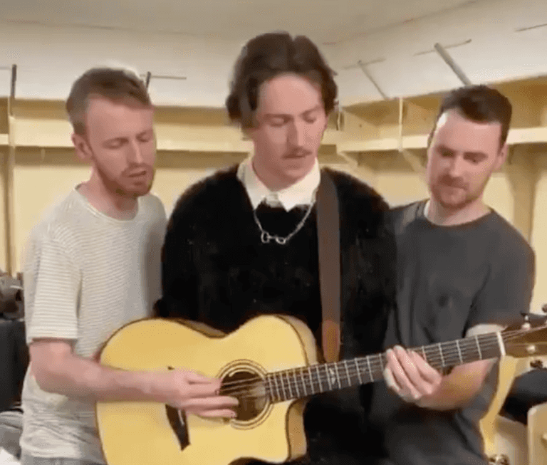 Picture This cover new Jonas Brothers song in very unusual way