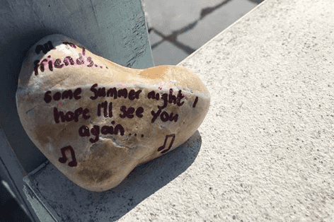 Popular Bray pub shares lovely message written on a rock outside