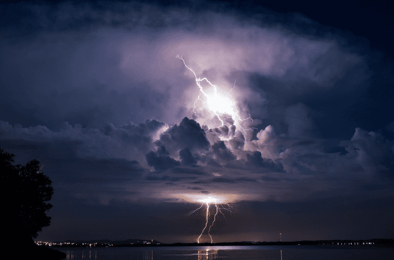 Thunderstorms and spot flooding on the way as Met Éireann issues weather advisory for entire country