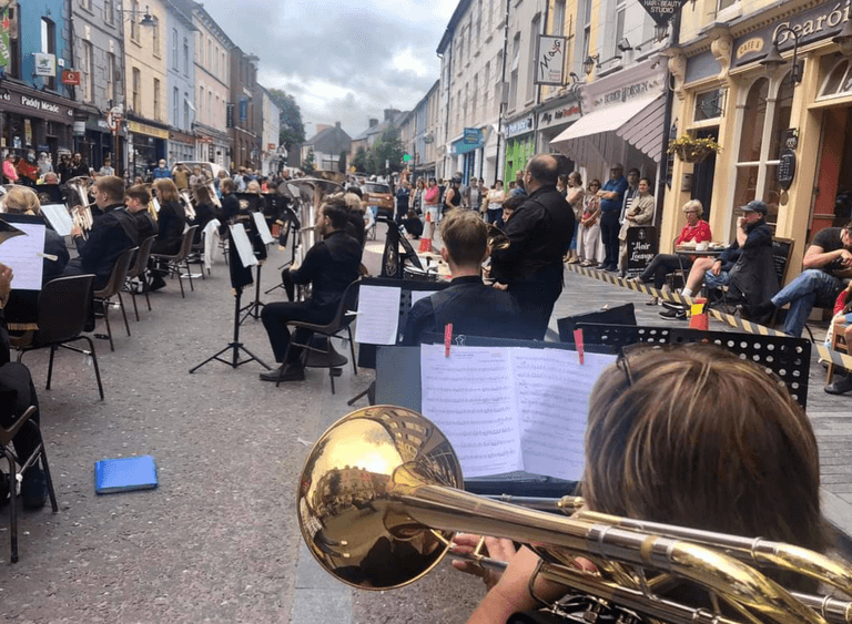 ‘Charming and so atmospheric’ – Cork ‘buzzing with people’ over Bank Holiday weekend