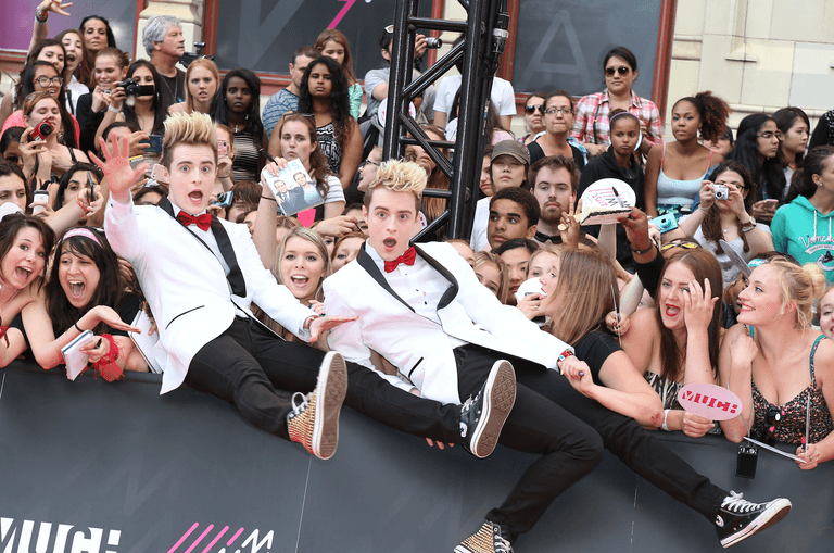 Jedward are on a roll this Friday and Twitter is loving it 