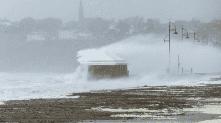 Status yellow weather warning issued to all of Ireland