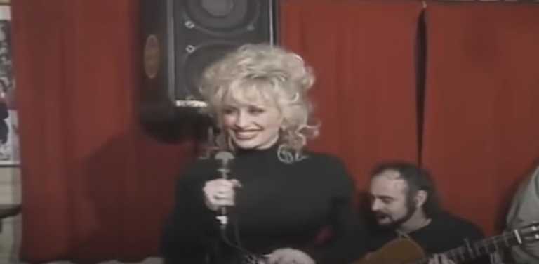 WATCH: This clip of Dolly Parton singing in an old Irish pub has resurfaced and it’s still gold 