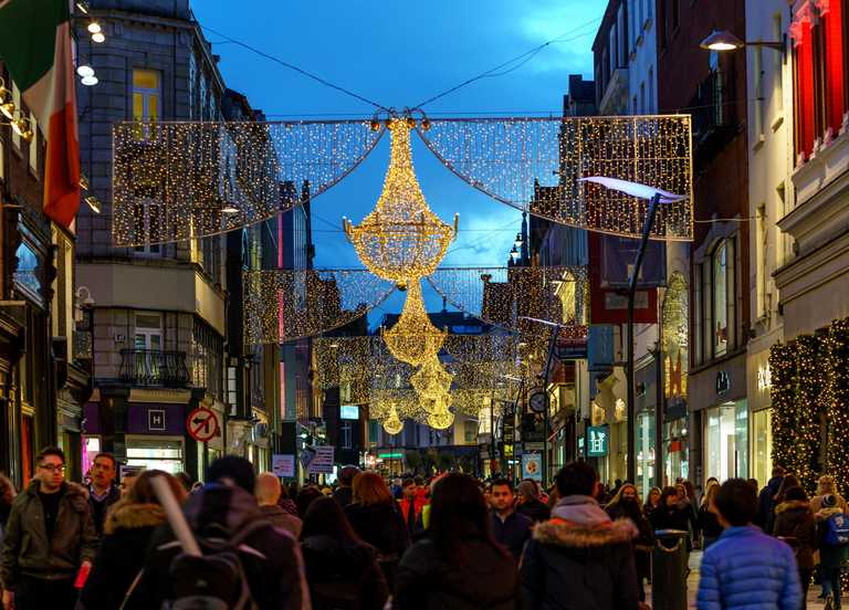 Irish immunologist calls to “delay Christmas until January and have a real party then”