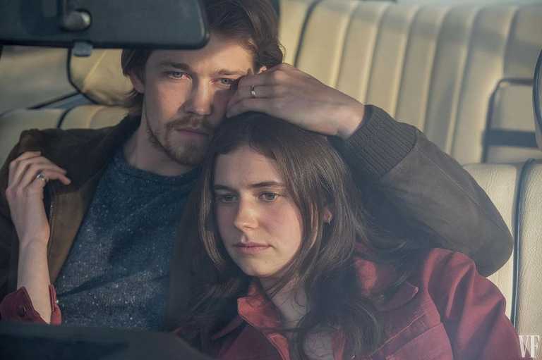 The first sneak peak of Conversations With Friends is here