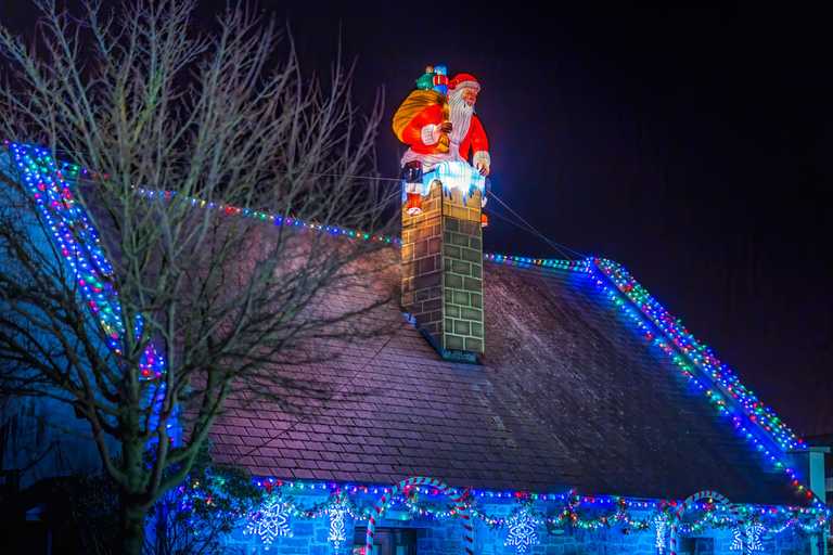 Keeping your Christmas lights up is actually good for your mental health