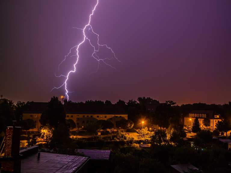 ‘The bang was so loud’ Offaly woman struck by lightning while standing in her kitchen ‘The bang was so loud’ Offaly woman struck by lightning while standing in her kitchen