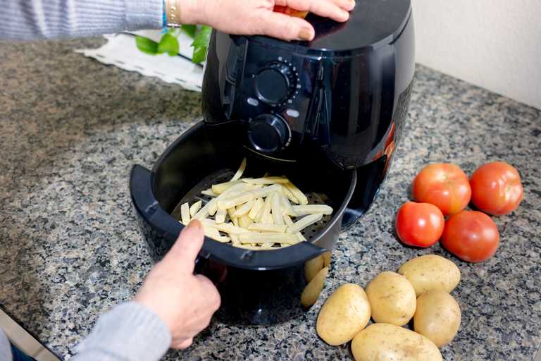 Finance expert issues advice on when it’s best to use an oven over an air fryer