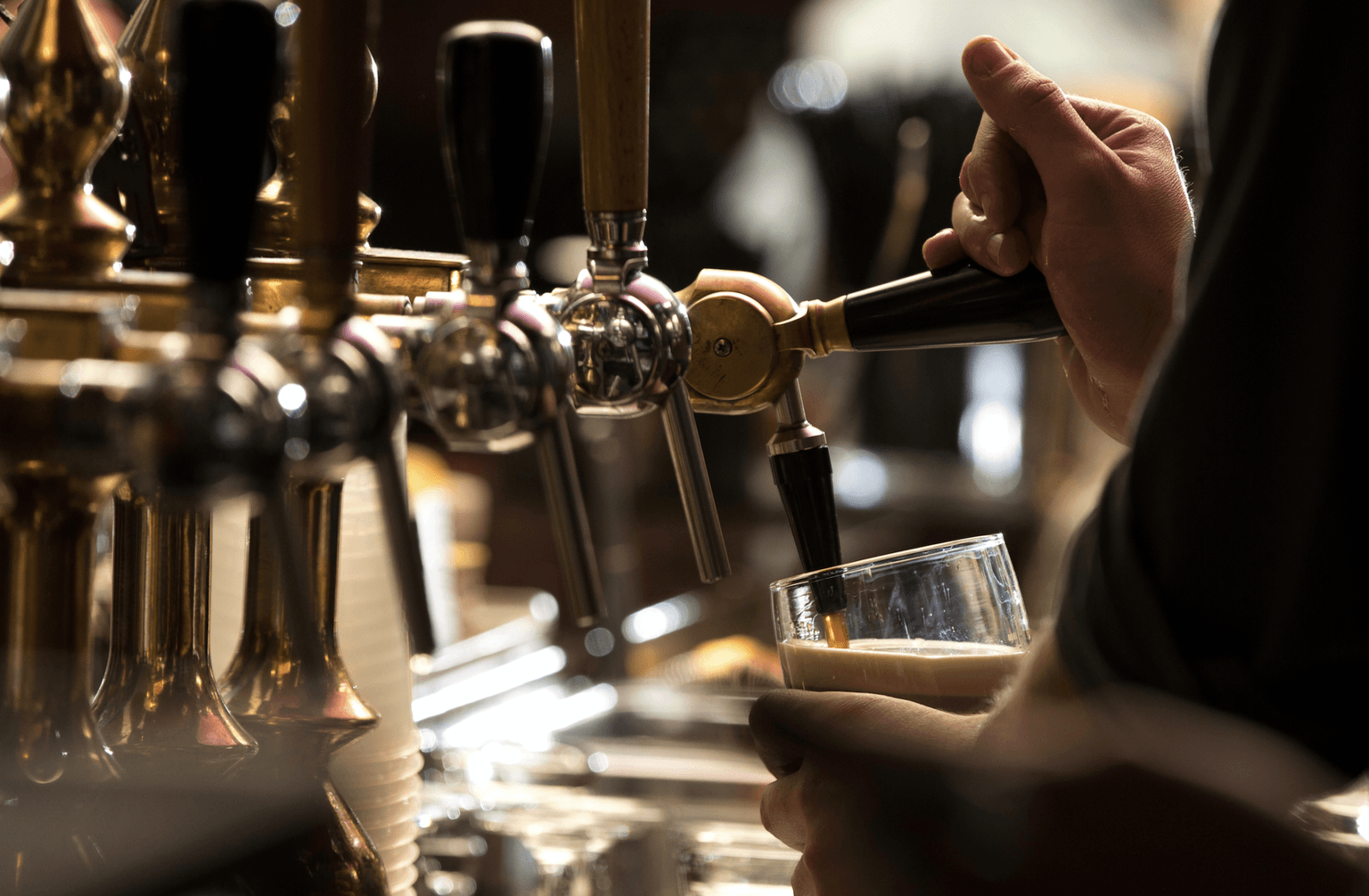 Irish pubs to be issued sanctions if found disobeying Covid-19 regulations
