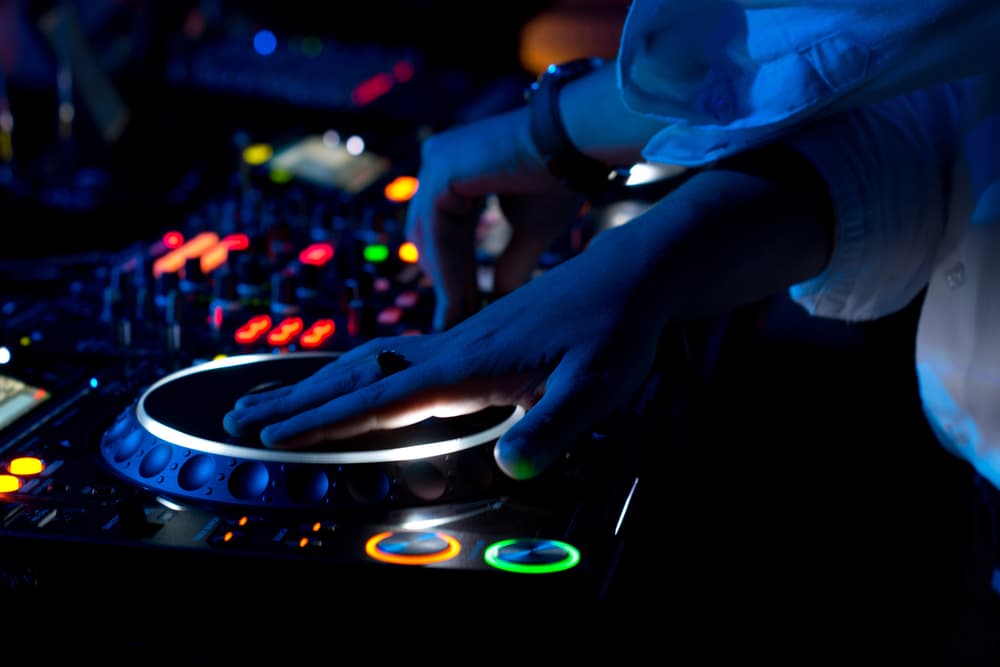 Hey students of Limerick IT! Vodafone X is putting on a class DJ set just for you