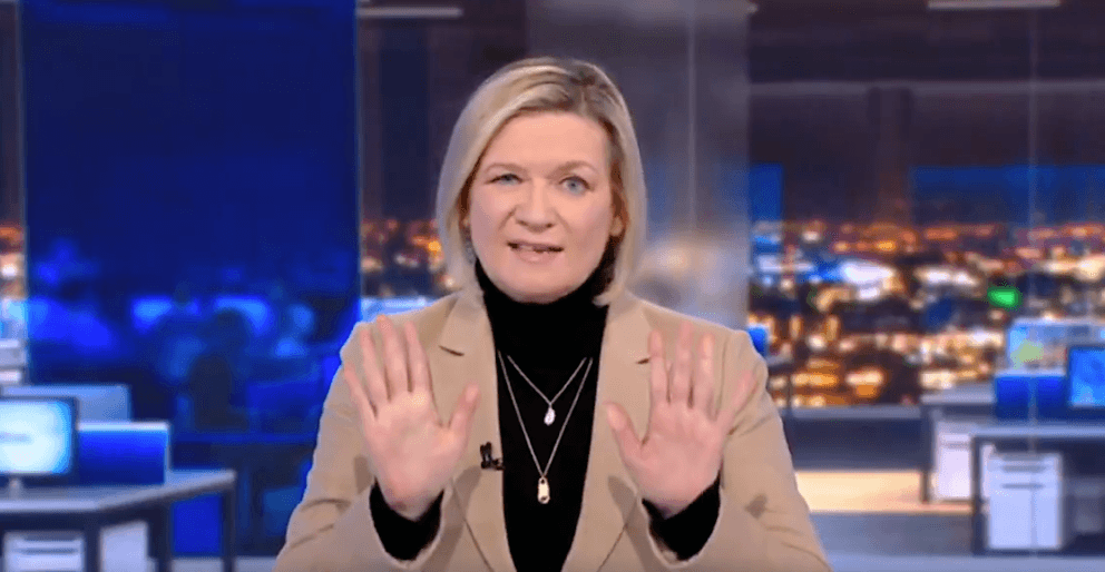 Eileen Dunne and David McCullagh apologise live on air for attendance at an RTÉ function