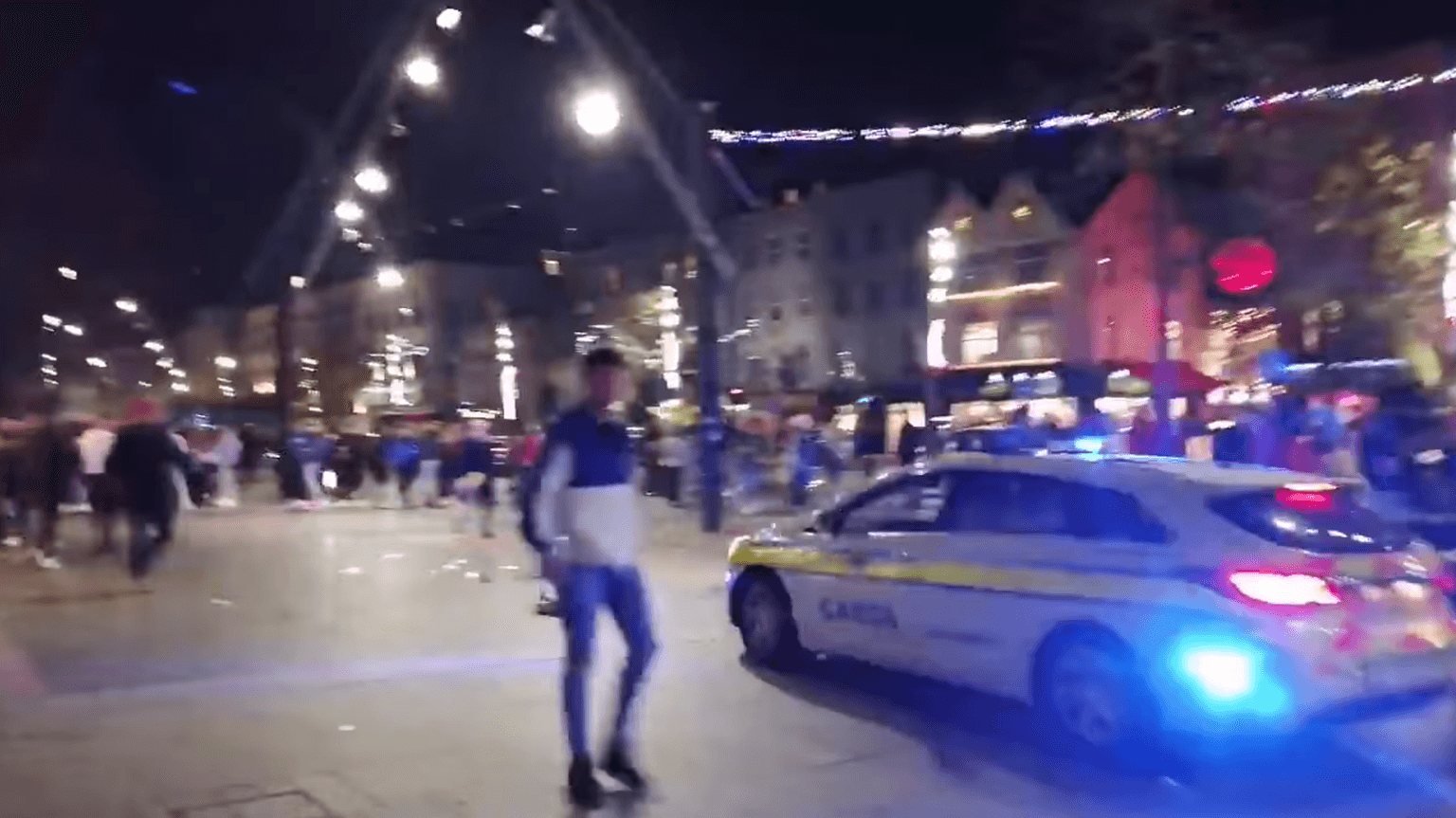 Video shows Gardai breaking up massive crowds in Cork City last night