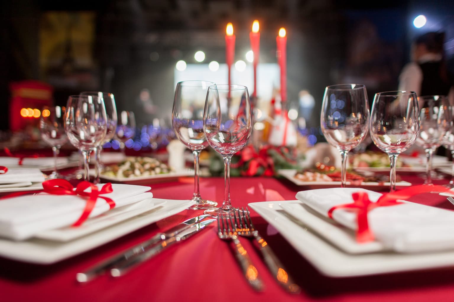“Hug briefly while wearing a mask” – Immunologist outlines what Christmas might look like for families