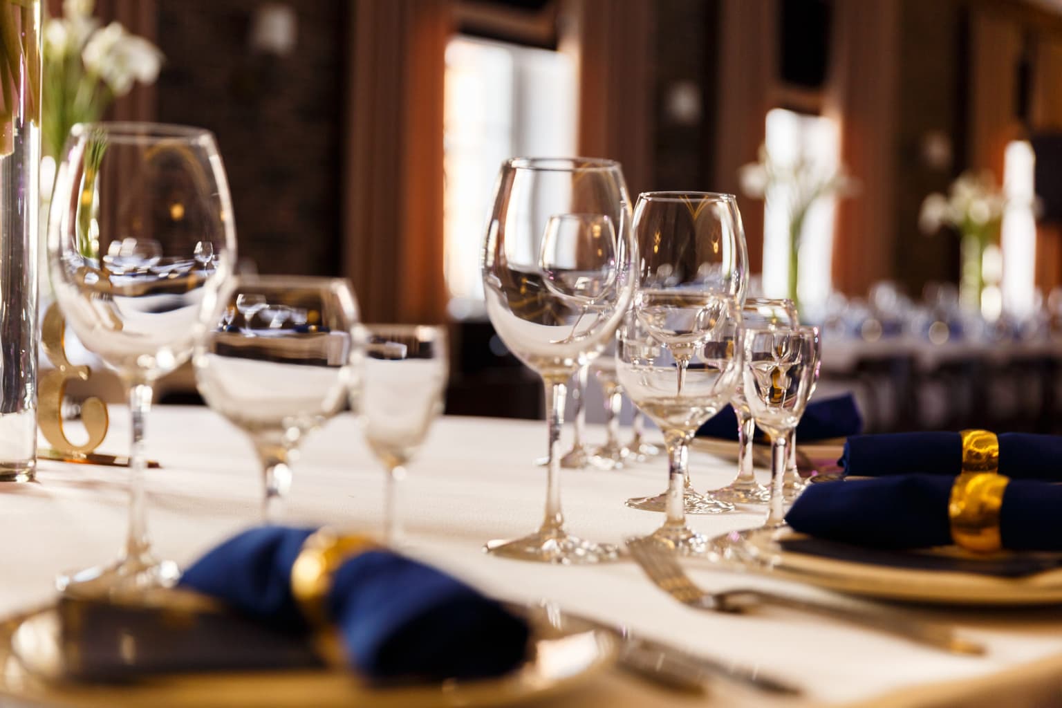 Restaurants told ‘magic number’ of daily Covid cases that would allow them to reopen next month