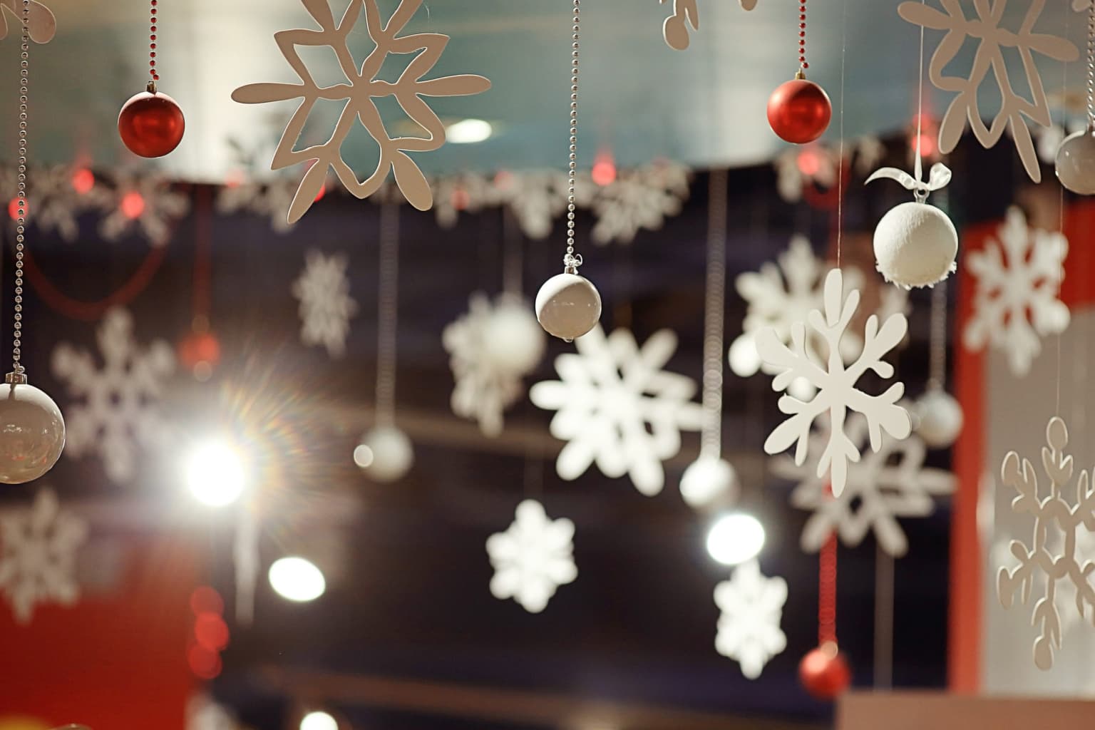 Public health expert suggests postponing Christmas family gatherings until June