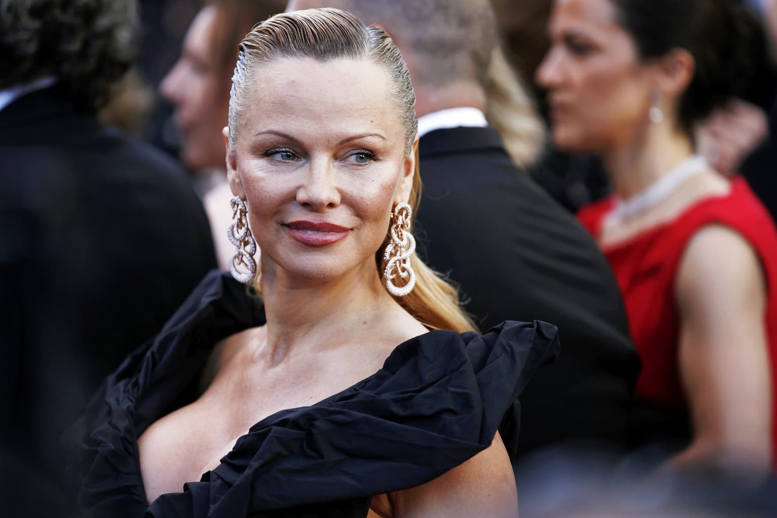 Pamela Anderson asks Micheál Martin to “be the Taoiseach who lays cruel hare coursing to rest”