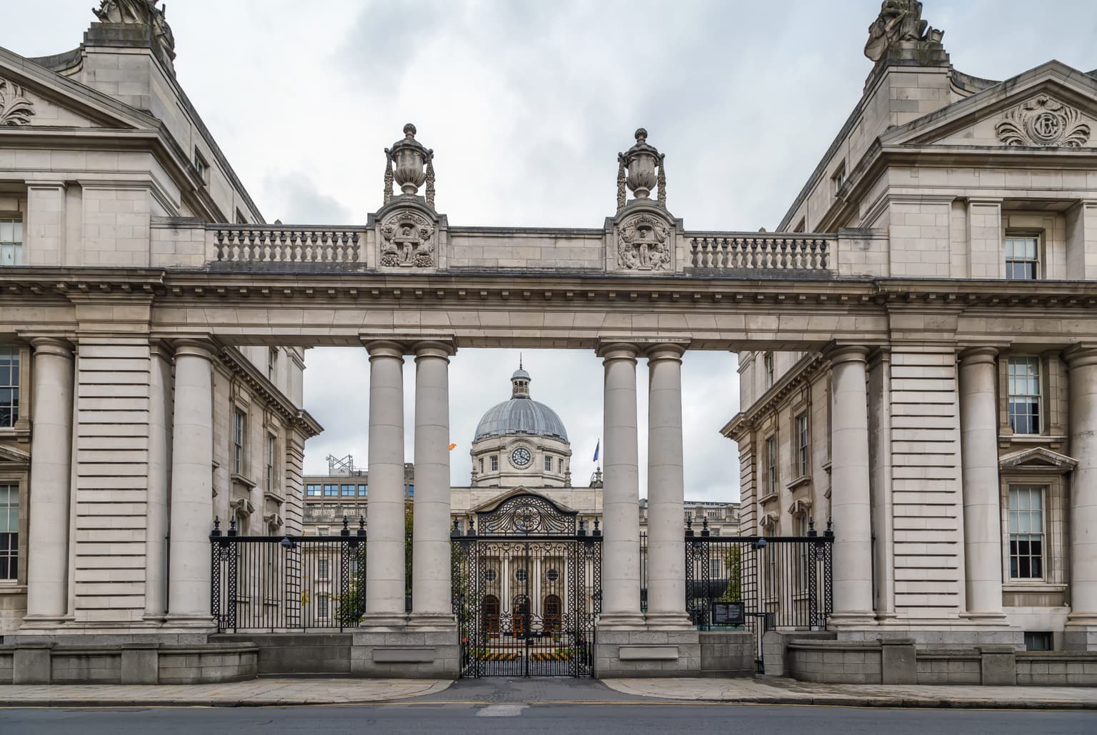 Minister claims ‘no one expects’ widespread reopening later this month