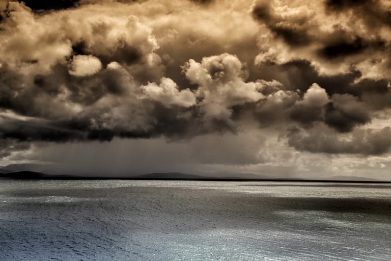 It was nice knowing ya, summer – Thunderstorm warning issued for the entire country It was nice knowing ya, summer – Thunderstorm warning issued for the entire country