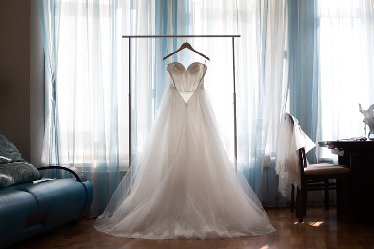 Man says fiancée shouldn’t wear white on wedding day as she’s not a virgin