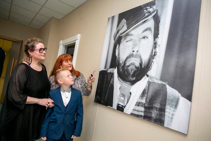 Brendan Grace Has Been Added To Shannon Airport’s Wall Of Fame
