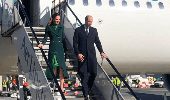 William and Kate land in Ireland wearing green and with a message As Gaeilge