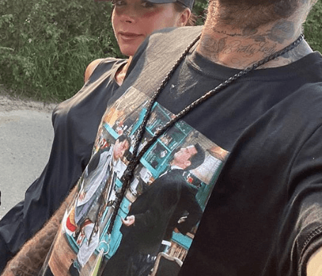 Friends star compliments David Beckham on his excellent choice of t-shirt