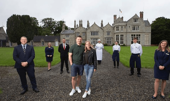 Amy and Brian return to wedding venue for 10-year anniversary