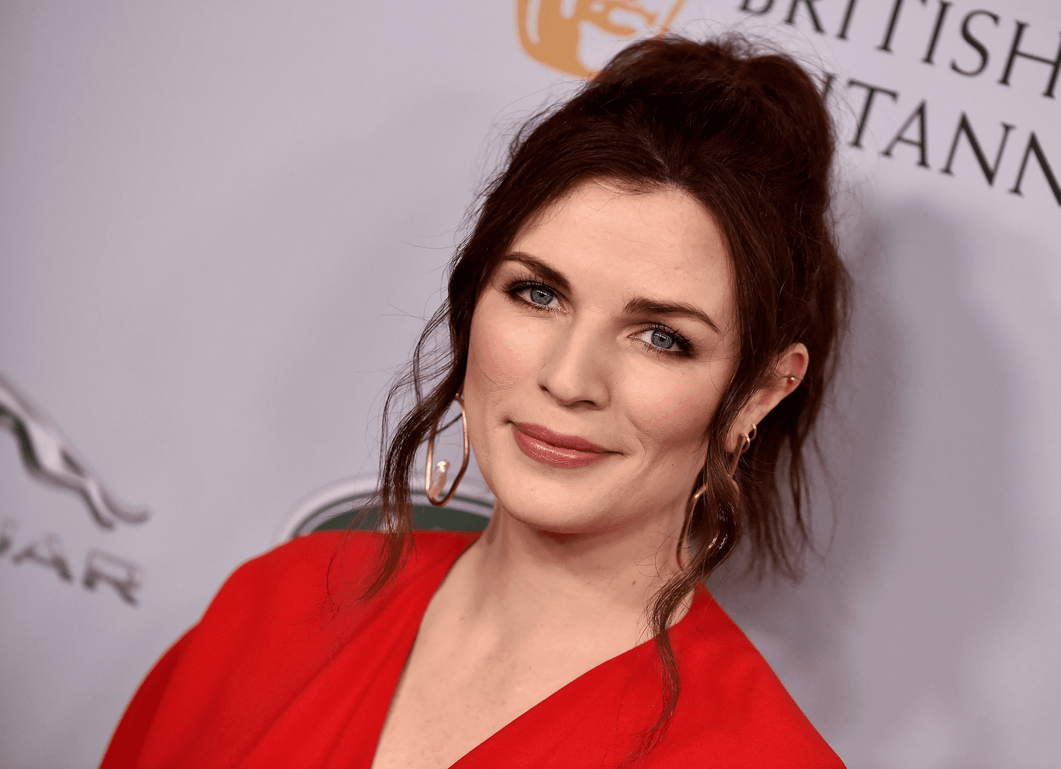 The Irish contingent has been congratulating Aisling Bea on her BAFTA win… in GIF form