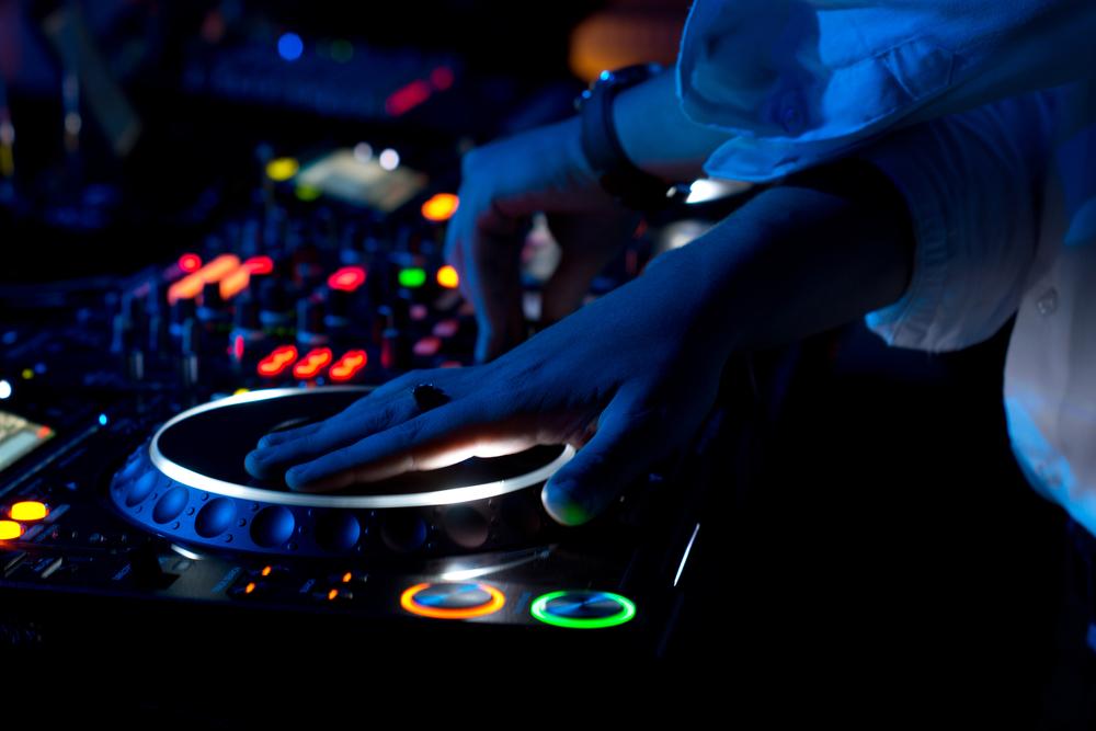 Hey students of Limerick IT! Vodafone X is putting on a class DJ set just for you