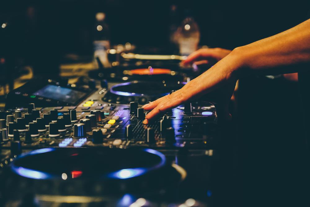 Students of UCD! We’re bringing you an exclusive DJ set featuring amazing giveaways