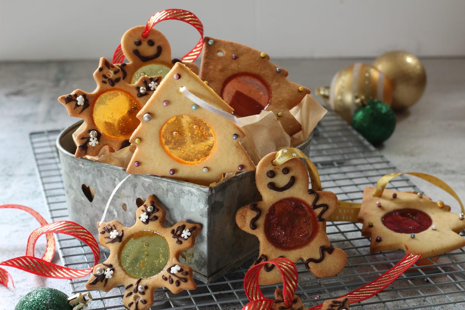 How to make these ADORABLE glass window cookies