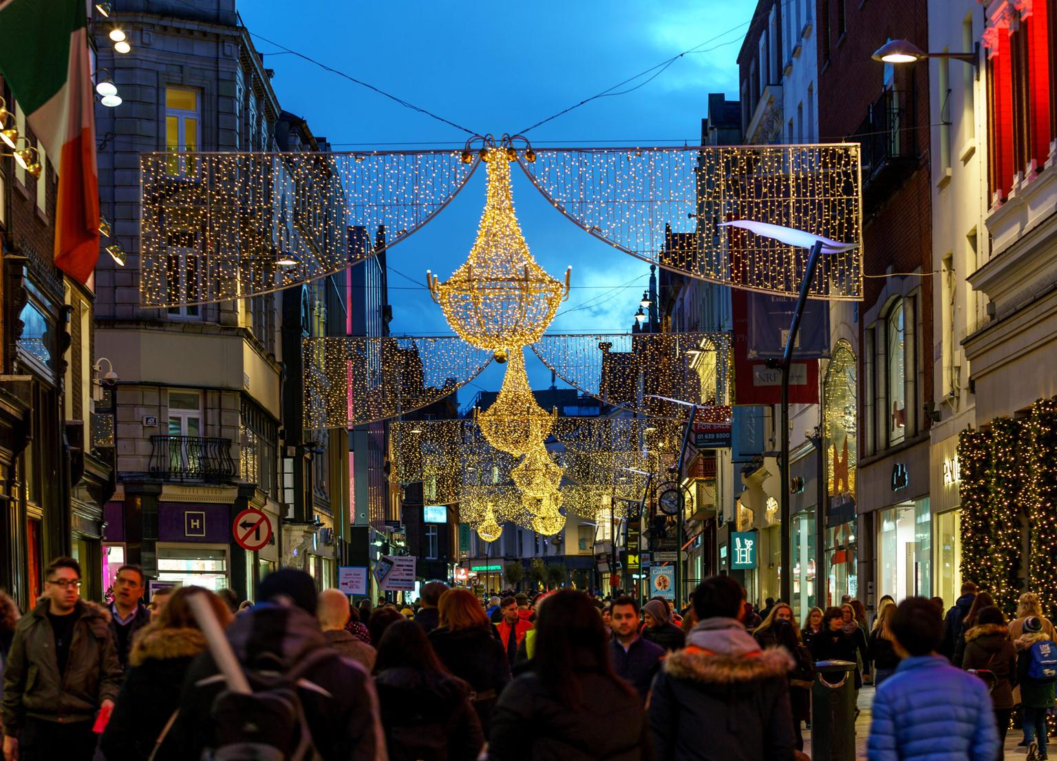 Irish immunologist calls to “delay Christmas until January and have a real party then”