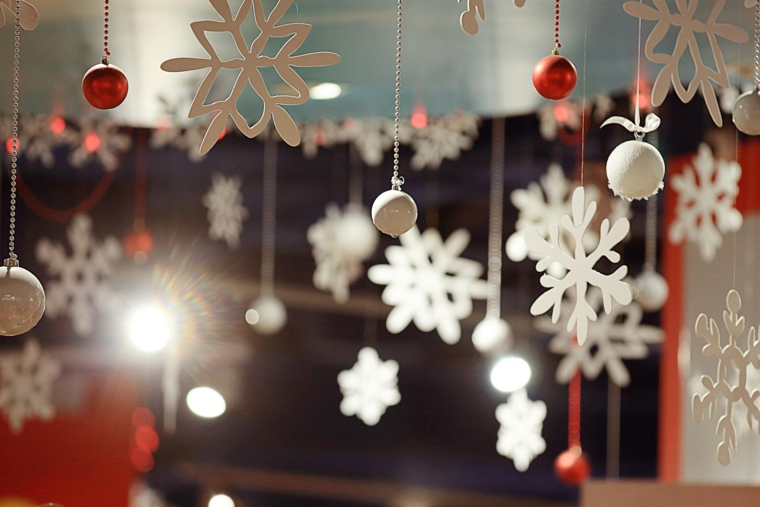 Public health expert suggests postponing Christmas family gatherings until June