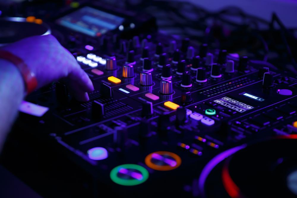 Students of Munster! We’re hosting a special DJ set just for you guys