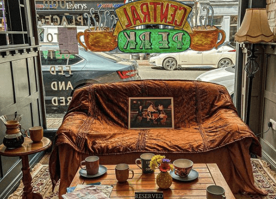 Could we BE anymore obsessed with this Friends themed café?