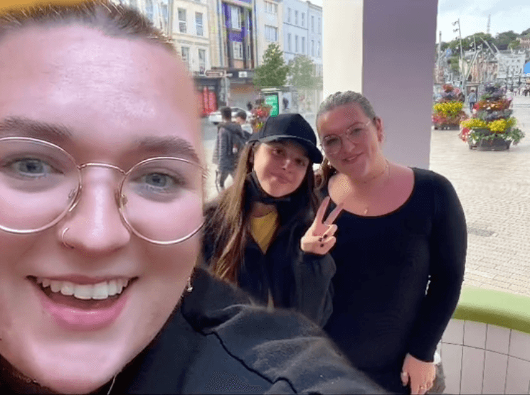 ‘Just waiting for her crepe to be cooked’ – Olivia Rodrigo spotted in Cork ahead of Marquee gig
