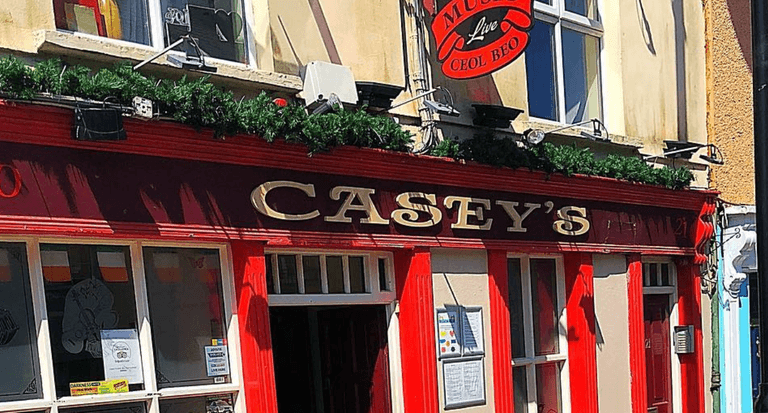 Cork bar to give away free Christmas dinners to those in need