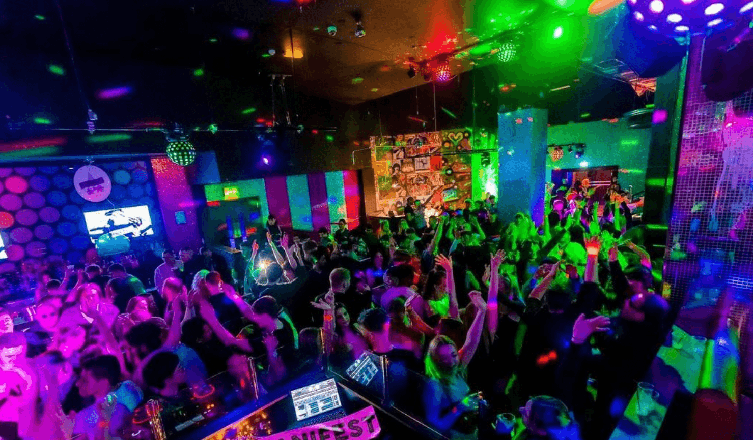 UK club provokes outrage after hiring dwarf to dress as ‘leprechaun’ for St Patrick’s Day