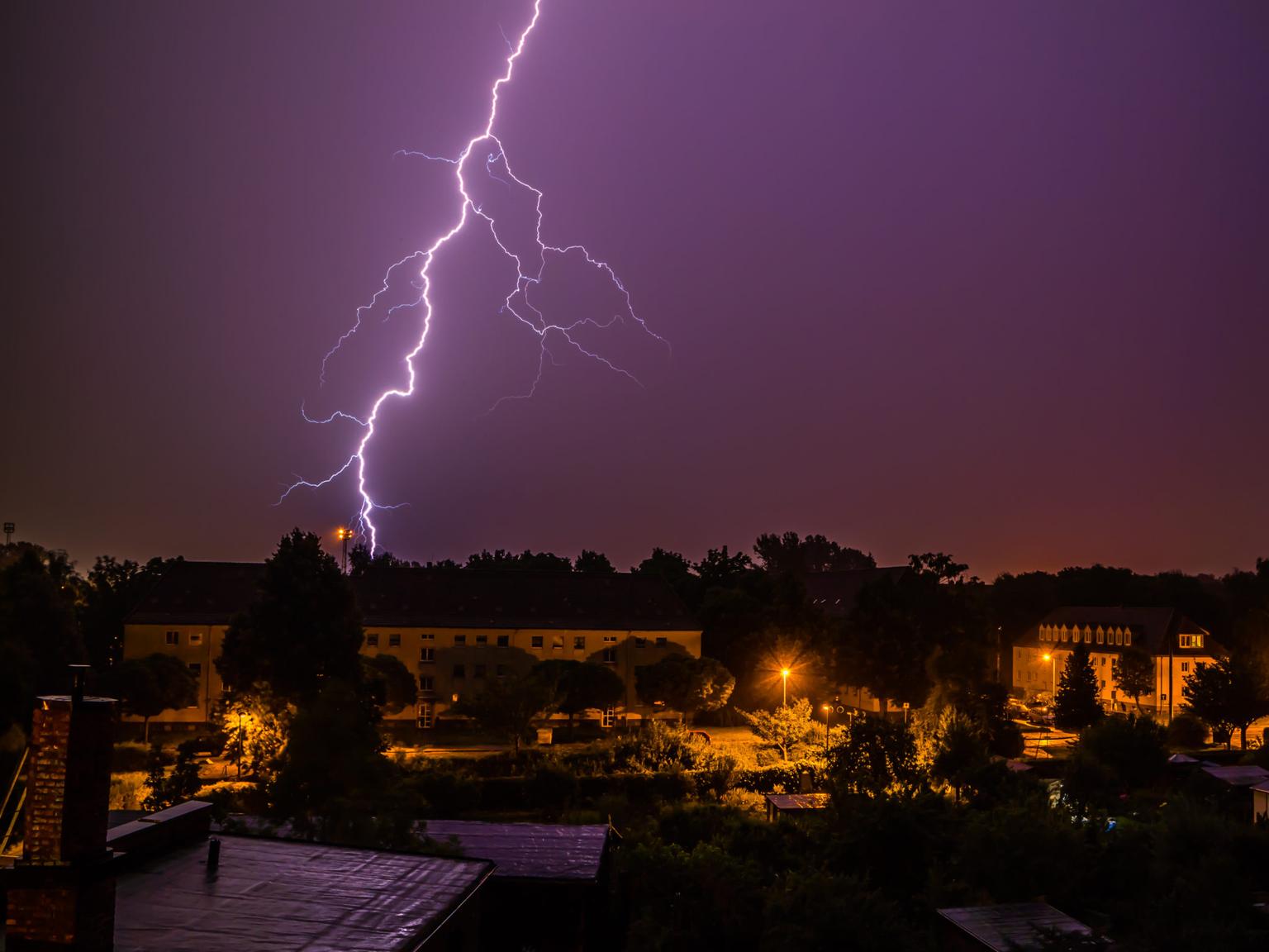 ‘The bang was so loud’ Offaly woman struck by lightning while standing in her kitchen