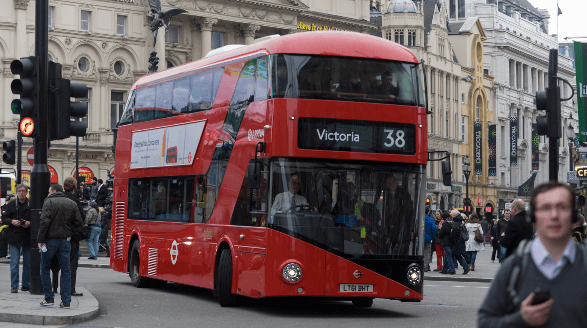 Irish bus driver in London sacked for chasing down thief called a ‘hero’