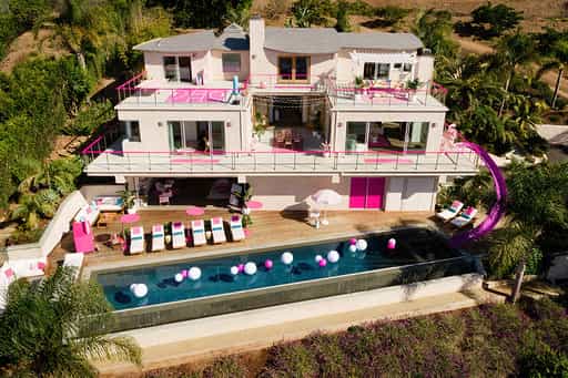 You can now stay at Barbie’s Malibu Dream House on Airbnb for less than €55 You can now stay at Barbie’s Malibu Dream House on Airbnb for less than €55