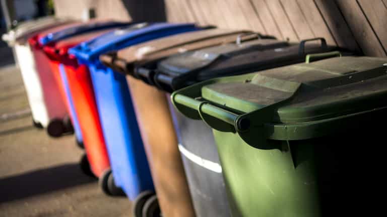 Ban on dumping clothes in rubbish bins proposed to help reduce ‘fast fashion’ waste Ban on dumping clothes in rubbish bins proposed to help reduce ‘fast fashion’ waste